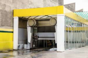 Jak odpowiednio dobrać myjnię do kół i podwozi zależnie od rodzaju inwestycji budowlanej?